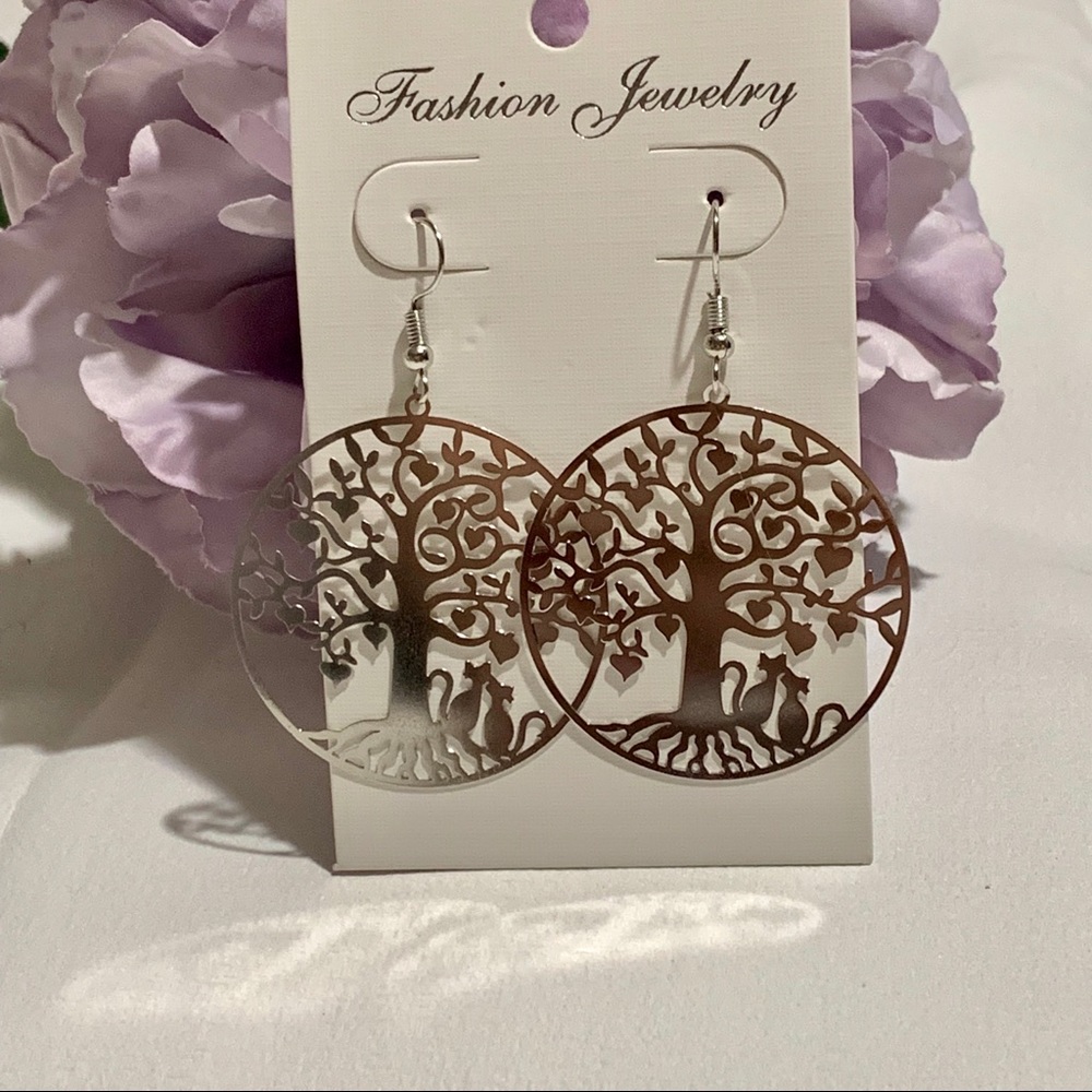 Round Silver tone Filigree Tree Carved Earrings - Picture 4 of 5